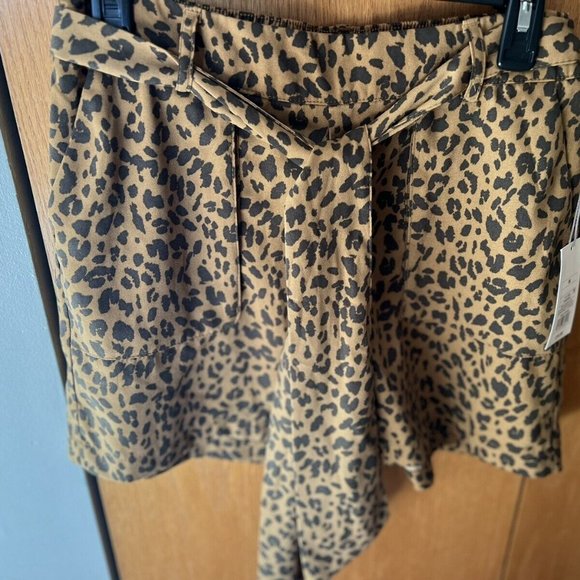 A NEW DAY Medium LEOPARD animal PRINT elastic waist shorts with tie NEW! - Picture 1 of 2